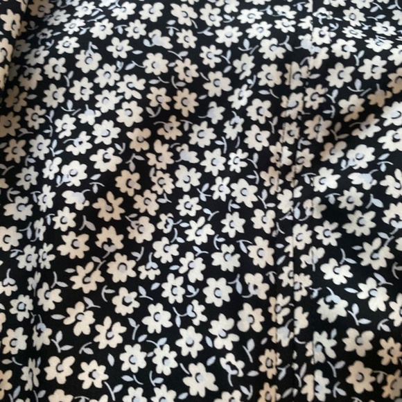 Black and white floral daisy Zara long sleeve blouse - Picture 8 of 8